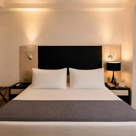 Hotel Sommelier Agustinas-3